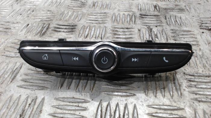 Begagnade Radiokontrollpanel Opel Karl 1.0 12V Pris € 36,75 Marginaltabell erbjuds av Binckhorst BV