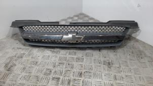 Używane Grill Chevrolet Kalos (SF48) 1.4 16V Cena € 26,25 Procedura marży oferowane przez Binckhorst BV
