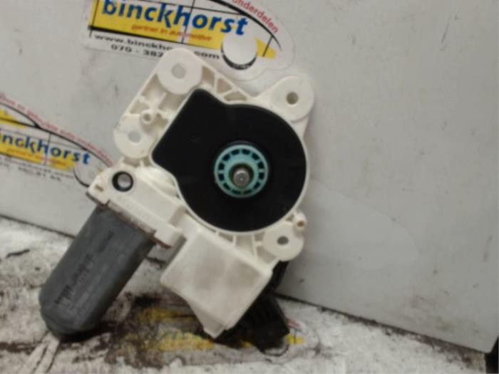 Usados Motor de ventanilla de puerta Opel Vectra C Caravan 1.9 CDTI 16V Precio € 21,00 Norma de margen ofrecido por Binckhorst BV