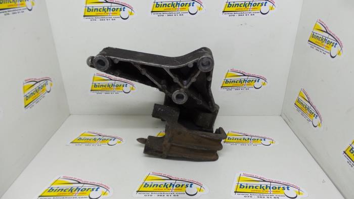 Gearbox mount from a Opel Vectra B (36) 2.5 V6 24V 1996