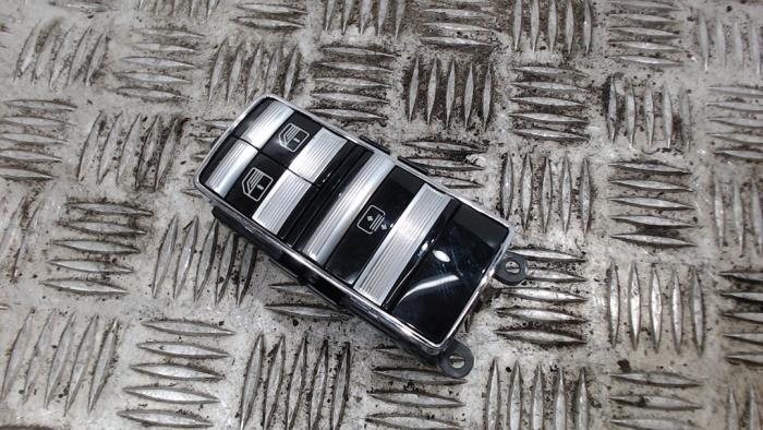 Usados Interruptor de ventanilla eléctrica Mercedes S (W221) 5.5 S-600 L 36V Twin Turbo Precio € 26,25 Norma de margen ofrecido por Binckhorst BV