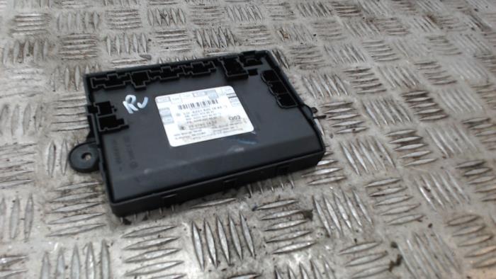 Używane Modul Comfort Mercedes S (W221) 5.5 S-600 L 36V Twin Turbo Cena € 131,25 Procedura marży oferowane przez Binckhorst BV