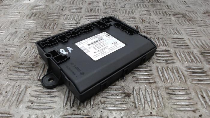 Używane Modul Comfort Mercedes S (W221) 5.5 S-600 L 36V Twin Turbo Cena € 131,25 Procedura marży oferowane przez Binckhorst BV
