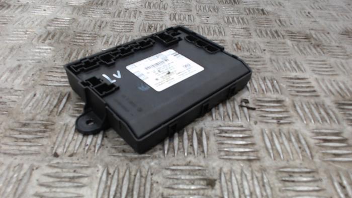 Używane Modul Comfort Mercedes S (W221) 5.5 S-600 L 36V Twin Turbo Cena € 131,25 Procedura marży oferowane przez Binckhorst BV