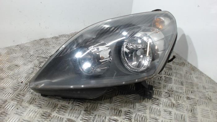 Używane Reflektor lewy Opel Zafira Mk.II (M75) 1.7 CDTi 16V Cena € 105,00 Procedura marży oferowane przez Binckhorst BV
