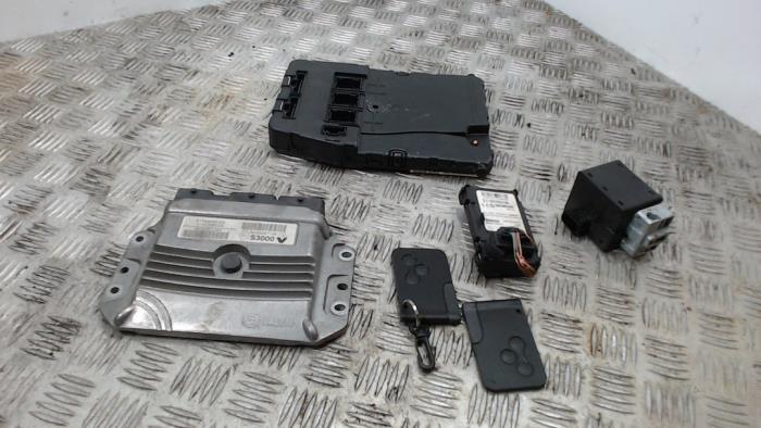 Used Ignition lock + computer Renault Scénic II (JM) 2.0 16V Price € 131,25 Margin scheme offered by Binckhorst BV