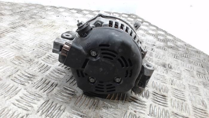 Dynamo från en Toyota Avensis Wagon (T27) 2.2 16V D-4D-F 150 2009