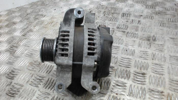 Dynamo från en Toyota Avensis Wagon (T27) 2.2 16V D-4D-F 150 2009