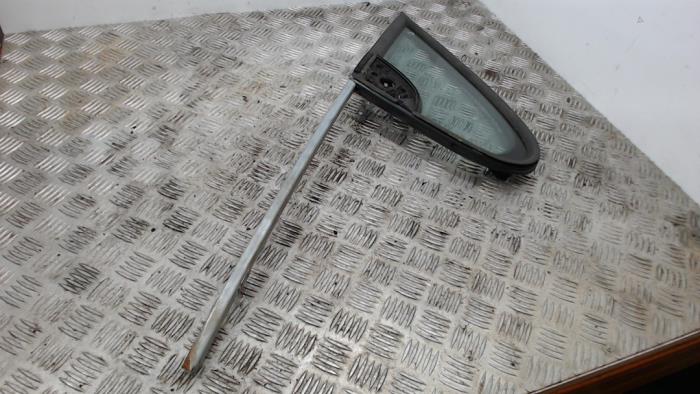 Usados Ventanilla triangular derecha delante Peugeot 307 (3A/C/D) 1.6 16V Precio € 42,00 Norma de margen ofrecido por Binckhorst BV