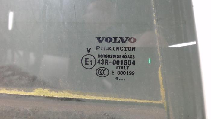 Dörrfönster, 4-dörrars, höger bak från en Volvo XC90 I 2.4 D5 20V 2005