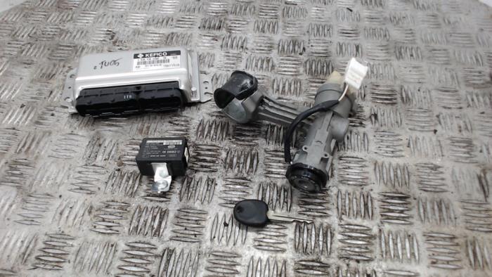 Used Ignition lock + computer Hyundai Getz 1.1i 12V Price € 141,75 Margin scheme offered by Binckhorst BV