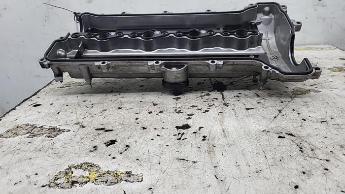 Ventildeckel van een Toyota Avensis Wagon (T27) 2.2 16V D-4D-F 150 2009