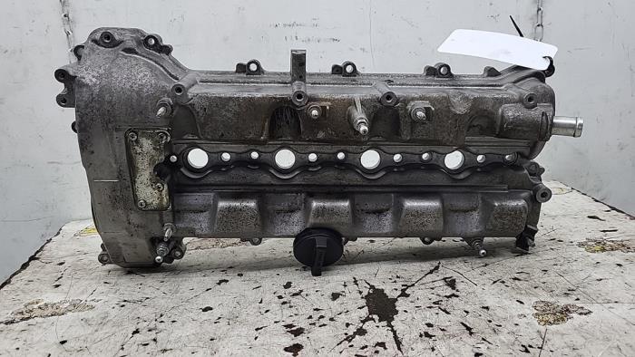 Ventildeckel van een Toyota Avensis Wagon (T27) 2.2 16V D-4D-F 150 2009