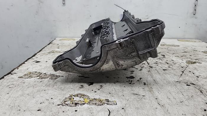 Ventildeckel van een Toyota Avensis Wagon (T27) 2.2 16V D-4D-F 150 2009