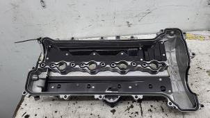 Ventildeckel van een Toyota Avensis Wagon (T27) 2.2 16V D-4D-F 150 2009