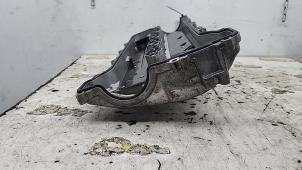 Ventildeckel van een Toyota Avensis Wagon (T27) 2.2 16V D-4D-F 150 2009