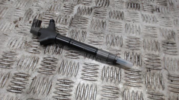 Usagé Injecteurs Toyota Avensis Wagon (T27) 2.2 16V D-4D-F 150 Prix € 157,50 Règlement à la marge proposé par Binckhorst BV