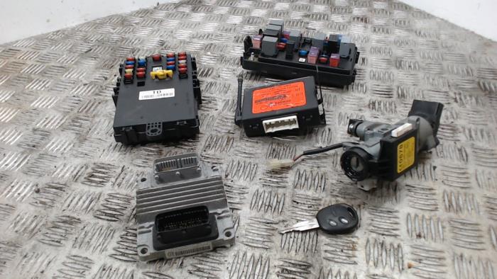 Used Ignition lock + computer Chevrolet Aveo (256) 1.4 16V Price € 157,50 Margin scheme offered by Binckhorst BV