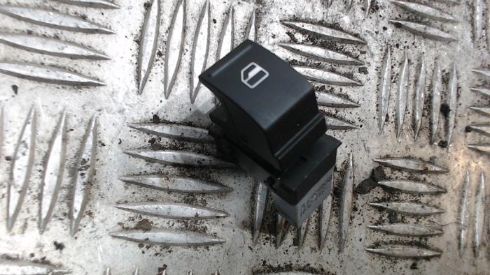 Usados Interruptor de ventanilla eléctrica Seat Leon (1P1) 1.2 TSI Precio € 10,50 Norma de margen ofrecido por Binckhorst BV