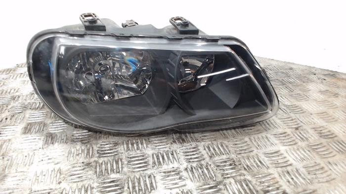 Używane Reflektor prawy MG ZR 1.4 16V 105 Cena € 72,45 Procedura marży oferowane przez Binckhorst BV