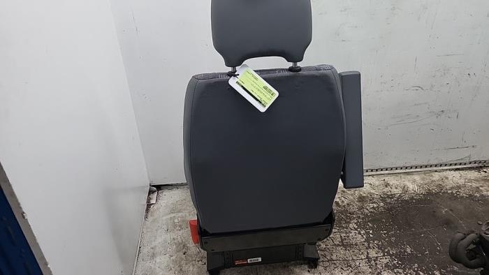 Używane Fotel lewy Mercedes Sprinter 2t (901/902) 208 CDI 16V Cena € 105,00 Procedura marży oferowane przez Binckhorst BV