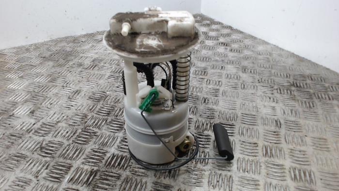 Gebrauchte Kraftstoffpumpe Elektrisch Renault Clio III (BR/CR) 1.6 16V Preis € 42,00 Margenregelung angeboten von Binckhorst BV