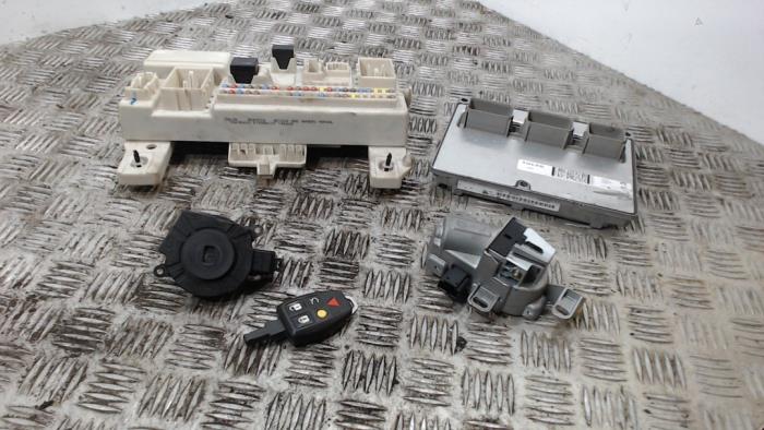 Used Ignition lock + computer Volvo V50 (MW) 1.8 16V Price € 157,50 Margin scheme offered by Binckhorst BV
