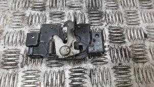 Gebrauchte Schlossmechanik Motorhaube Mazda 2 (DE) 1.3 16V S-VT Preis € 21,00 Margenregelung angeboten von Binckhorst BV