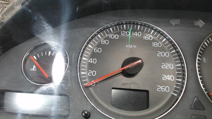 Instrumentpanel från en Volvo XC90 I 2.4 D5 20V 2005