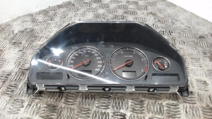 Instrumentpanel från en Volvo XC90 I 2.4 D5 20V 2005