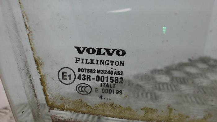 Dörrfönster, 4-dörrars, höger fram från en Volvo XC90 I 2.4 D5 20V 2005