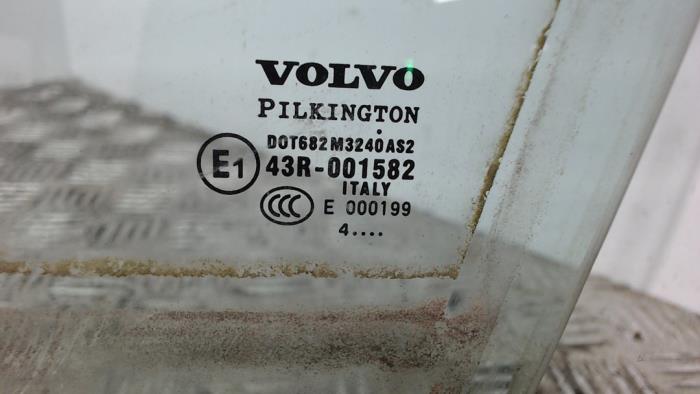 Dörrfönster, 4-dörrars, vänster fram från en Volvo XC90 I 2.4 D5 20V 2005