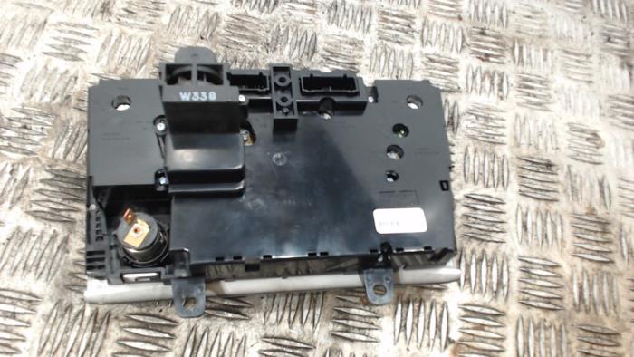 Värmekontrollpanel från en Volvo XC90 I 2.4 D5 20V 2005