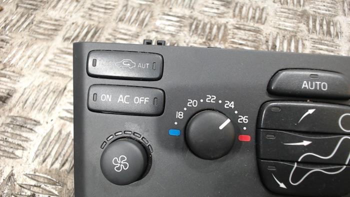 Värmekontrollpanel från en Volvo XC90 I 2.4 D5 20V 2005