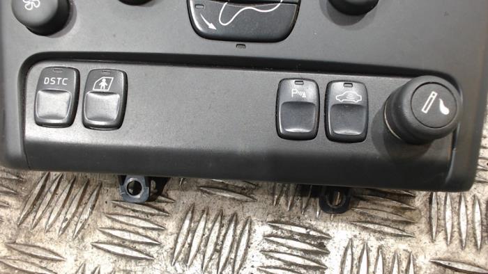Värmekontrollpanel från en Volvo XC90 I 2.4 D5 20V 2005