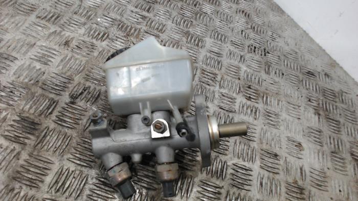 Huvudcylinder från en Volvo XC90 I 2.4 D5 20V 2005