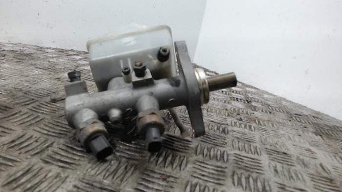Huvudcylinder från en Volvo XC90 I 2.4 D5 20V 2005