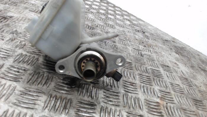 Huvudcylinder från en Volvo XC90 I 2.4 D5 20V 2005