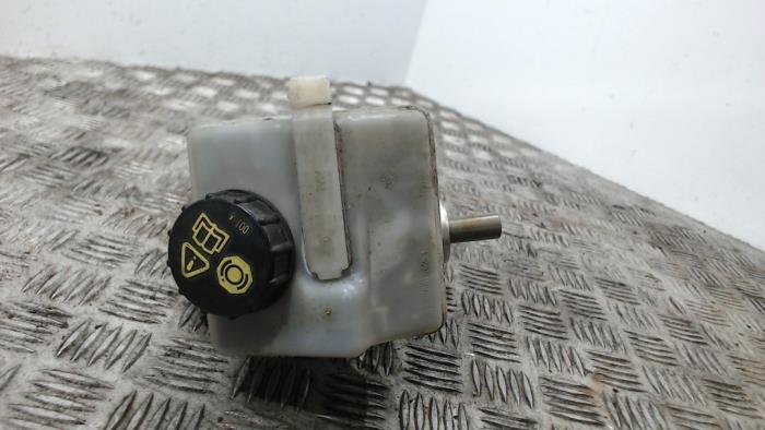 Huvudcylinder från en Volvo XC90 I 2.4 D5 20V 2005