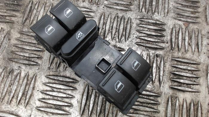 Usados Interruptor de ventanilla eléctrica Volkswagen Passat Variant (3C5) 1.9 TDI Precio € 26,25 Norma de margen ofrecido por Binckhorst BV
