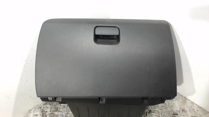 Begagnade Handskfack Kia Venga 1.6 CVVT 16V Pris € 31,50 Marginaltabell erbjuds av Binckhorst BV