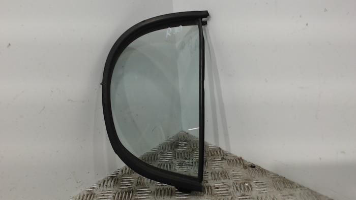 Usados Ventanilla triangular derecha detrás Toyota Yaris (P1) 1.3 16V VVT-i Precio € 31,50 Norma de margen ofrecido por Binckhorst BV