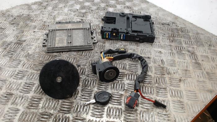 Used Ignition lock + computer Peugeot 206 (2A/C/H/J/S) 1.4 XR,XS,XT,Gentry Price € 105,00 Margin scheme offered by Binckhorst BV