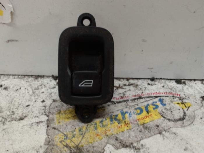 Usados Interruptor de ventanilla eléctrica Volvo S40 (MS) 2.4 20V Precio € 10,50 Norma de margen ofrecido por Binckhorst BV