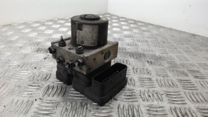Usagé Pompe ABS Volkswagen Caddy III (2KA,2KH,2CA,2CH) 2.0 SDI Prix € 52,50 Règlement à la marge proposé par Binckhorst BV
