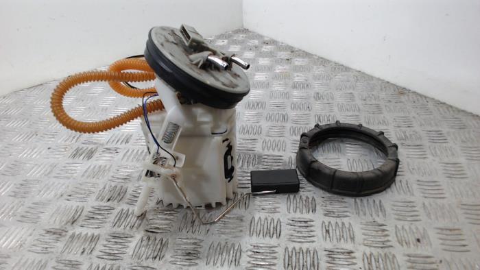 Usagé Pompe à carburant Volkswagen Golf III (1H1) 1.6 i Prix € 36,75 Règlement à la marge proposé par Binckhorst BV