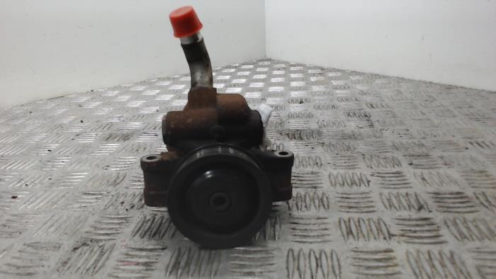 Usagé Pompe de direction Ford Fusion 1.4 16V Prix € 52,50 Règlement à la marge proposé par Binckhorst BV