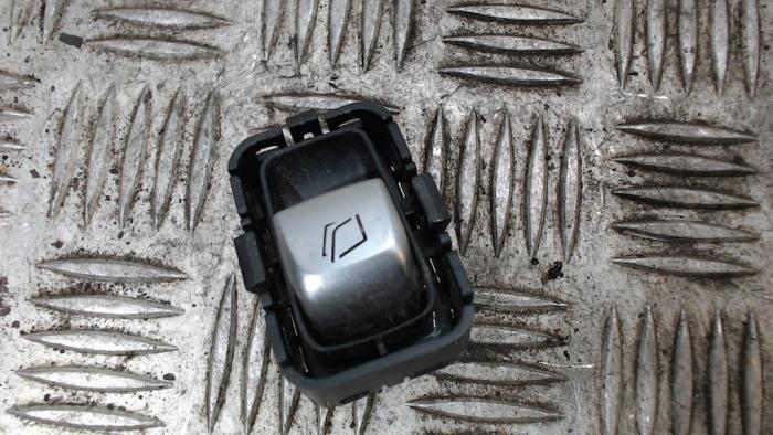 Usados Interruptor de ventanilla eléctrica Mercedes V (447.8) 2.1 250 BlueTEC, 250 d 16V Precio € 15,75 Norma de margen ofrecido por Binckhorst BV