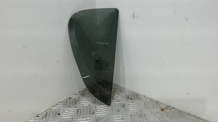 Usados Ventanilla triangular derecha detrás Opel Karl 1.0 12V Precio € 31,50 Norma de margen ofrecido por Binckhorst BV