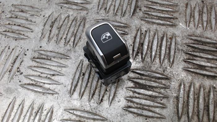 Usados Interruptor de ventanilla eléctrica Audi A3 Limousine (8VS/8VM) 1.0 TFSI 12V Precio € 10,50 Norma de margen ofrecido por Binckhorst BV